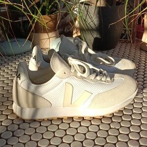 Veja™ Like New! WOB Sz 7 Rio Branco Sneakers in White Pierre Natural Sneakers